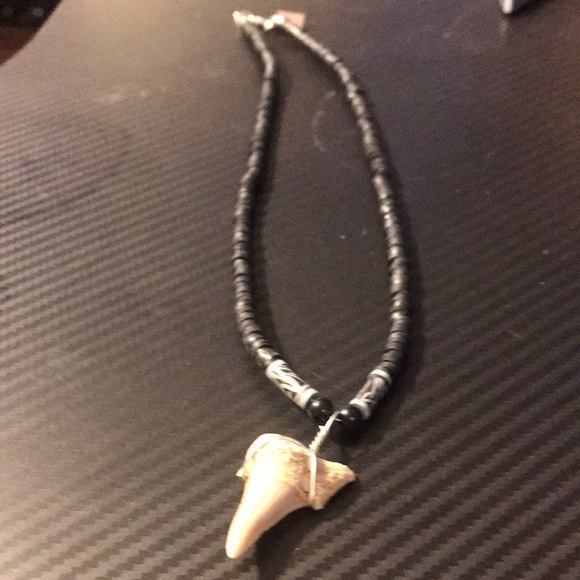 Shark tooth necklace - Picture 2 of 2